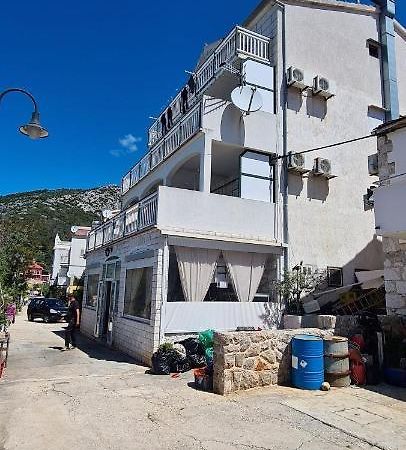 Apartments Ana I Ante Milna  Exterior photo