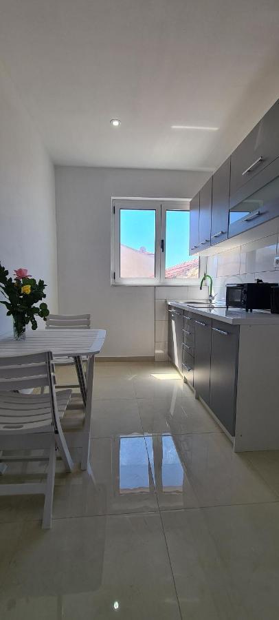 Apartments Ana I Ante Milna  Exterior photo